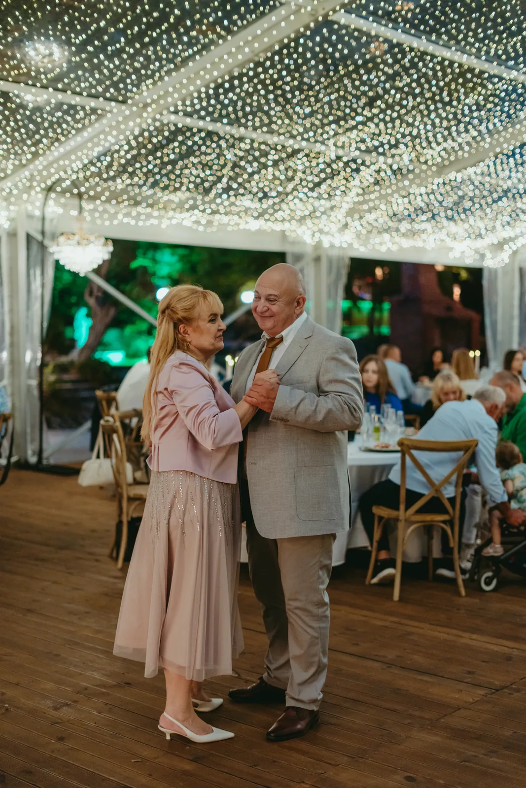 Танц на юбиляри сред гостите в Golden Park