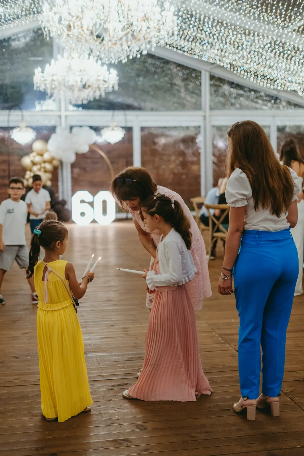 Деца танцуват на семейно тържество в Golden Park